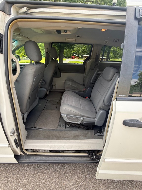 2008 Chrysler Town & Country Image 13