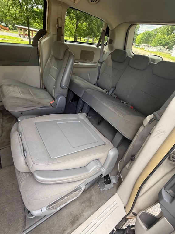 2008 Chrysler Town & Country Image 14