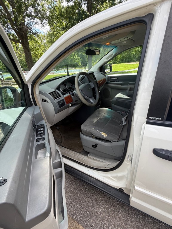 2008 Chrysler Town & Country Image 15