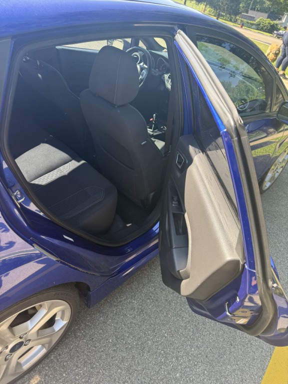 2015 Ford Fiesta Image 14
