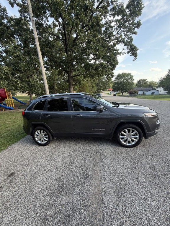 2017 Jeep Cherokee Image 4