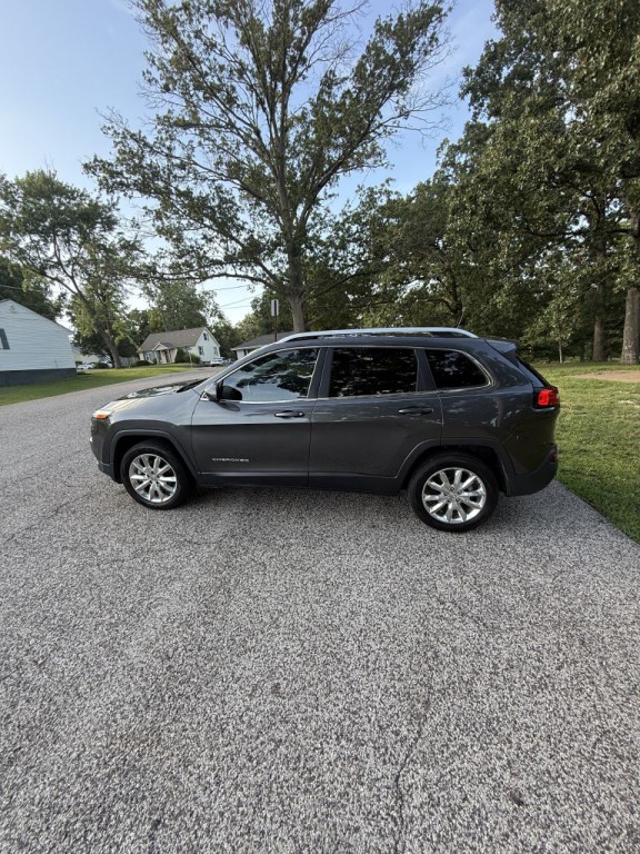 2017 Jeep Cherokee Image 8