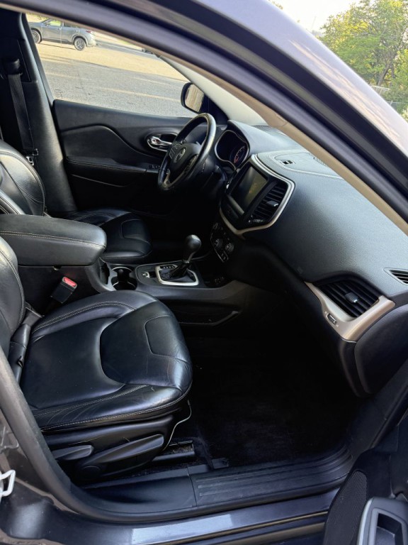 2017 Jeep Cherokee Image 18