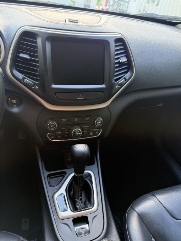 2017 Jeep Cherokee Image 19