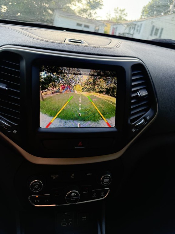 2017 Jeep Cherokee Image 21