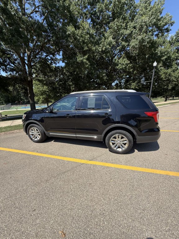 2016 Ford Explorer Image 8