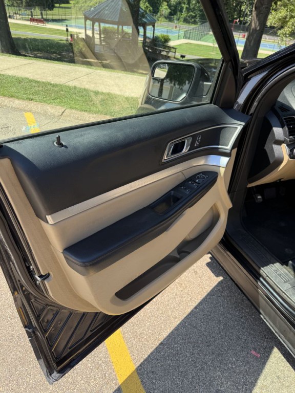 2016 Ford Explorer Image 9