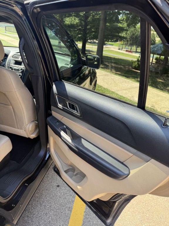 2016 Ford Explorer Image 16