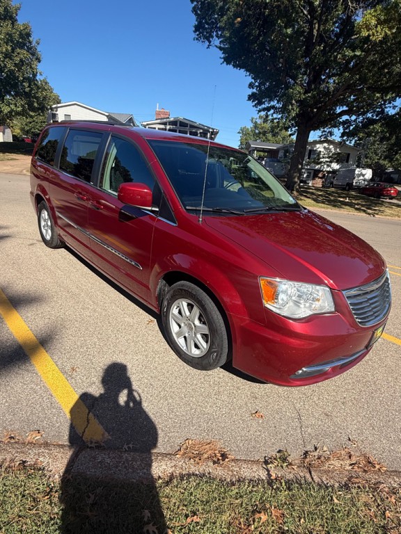 2011 Chrysler Town & Country Image 7