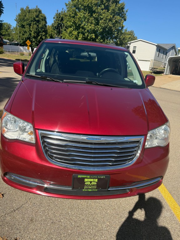 2011 Chrysler Town & Country Image 8