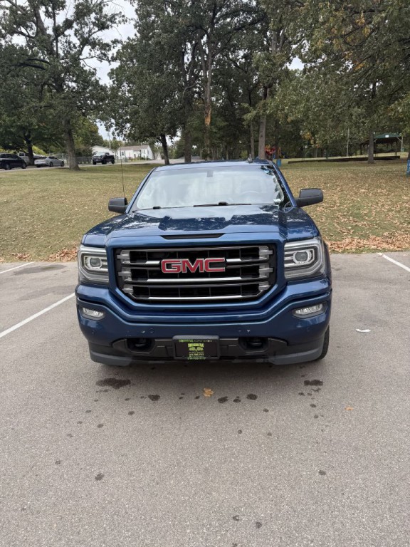 2018 GMC Sierra Image 2