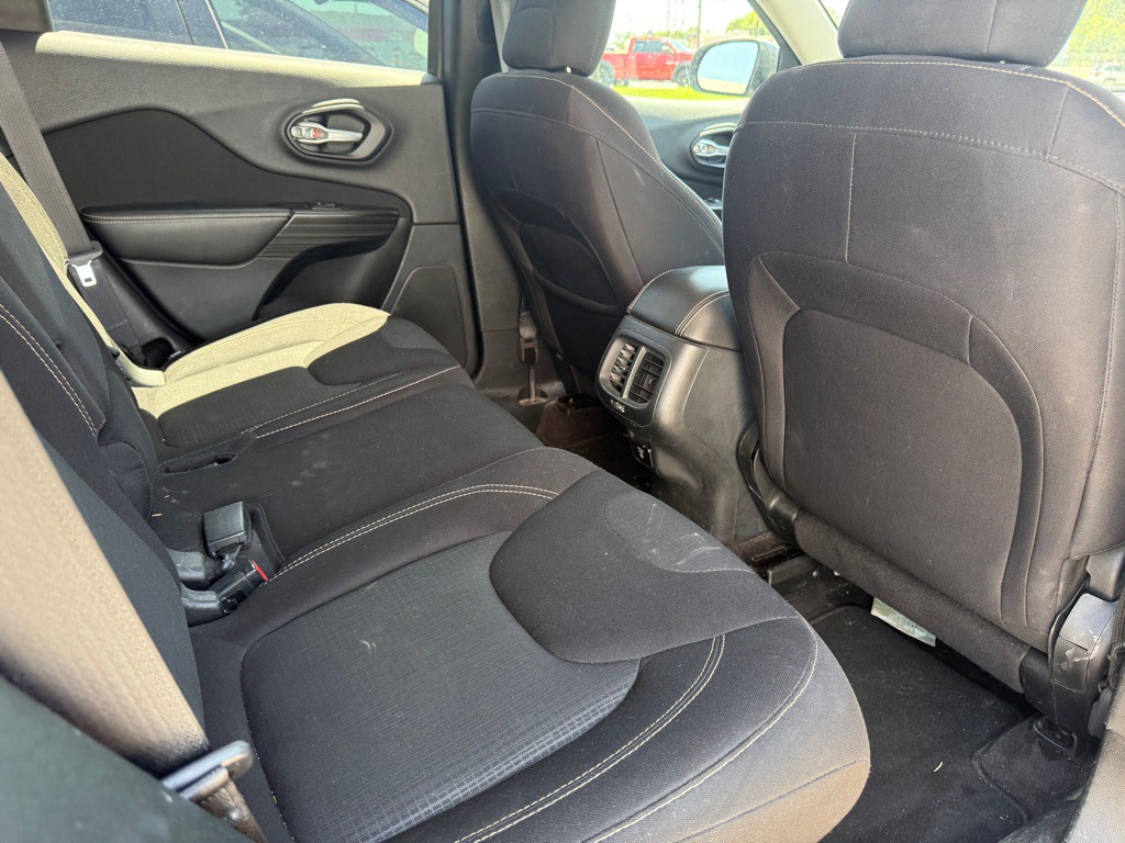 2016 Jeep Cherokee Image 12