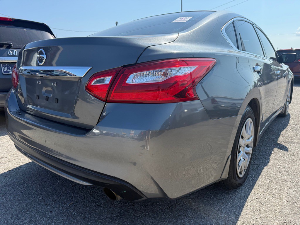 2017 Nissan Altima Image 4