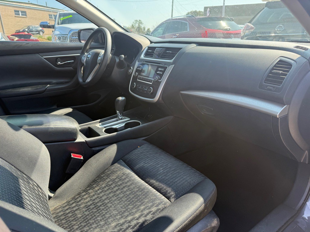 2017 Nissan Altima Image 5