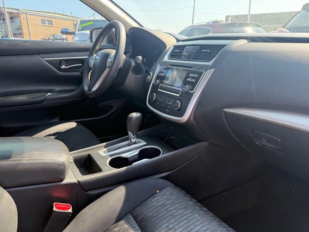 2017 Nissan Altima Image 8