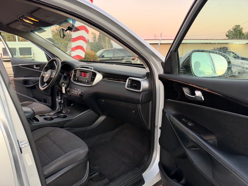 2017 Kia Sorento Image 9