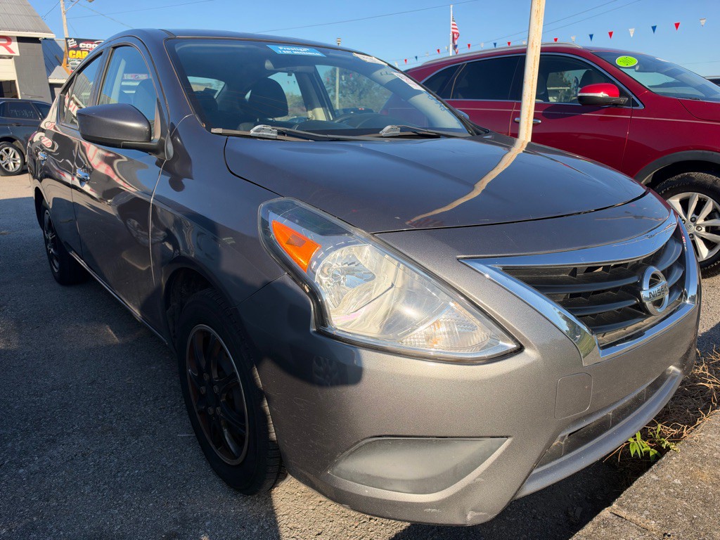 2019 Nissan Versa Image 3