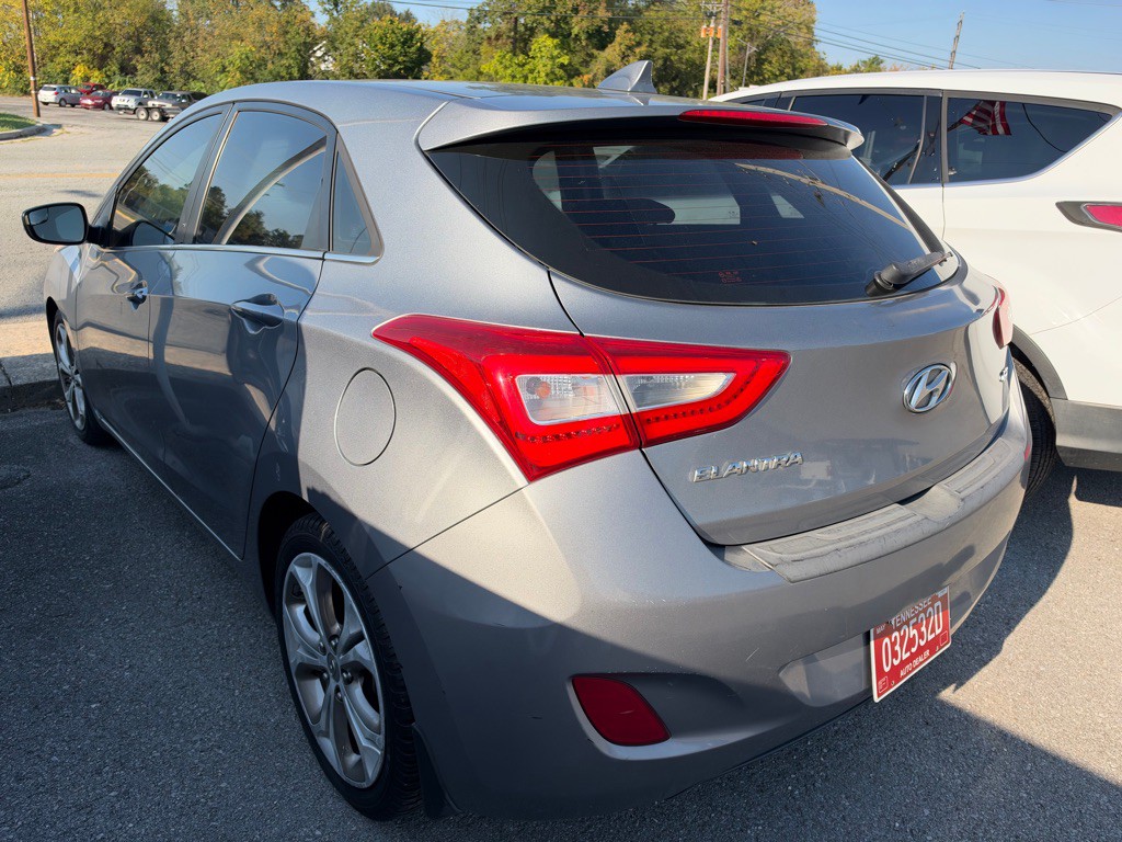 2014 Hyundai Elantra Image 2