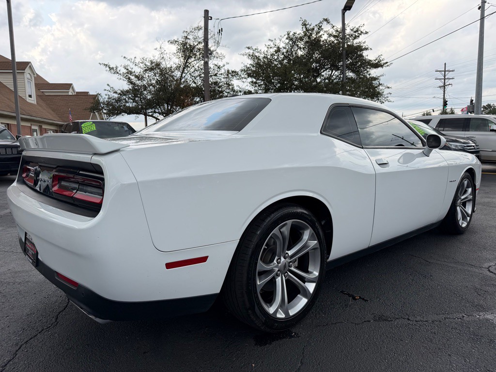 2022 Dodge Challenger Image 4