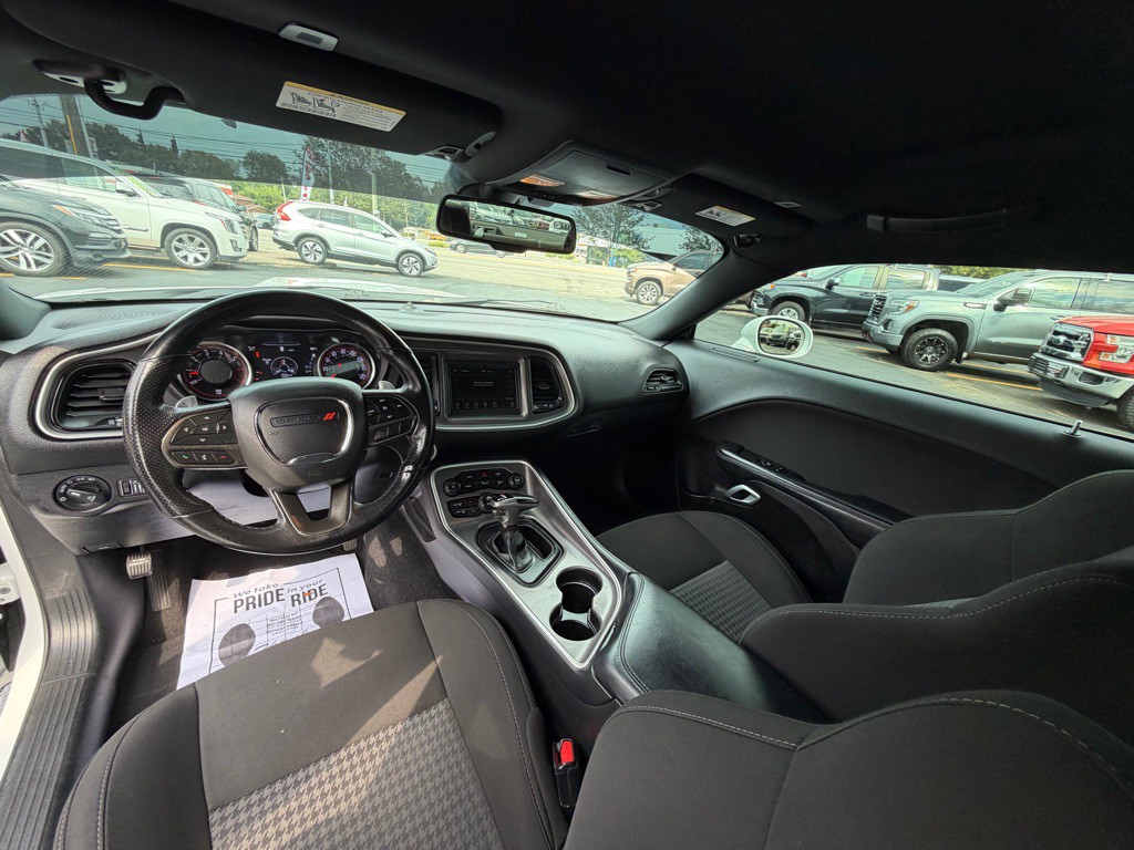 2022 Dodge Challenger Image 19