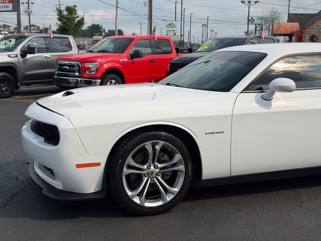 2022 Dodge Challenger Image 32