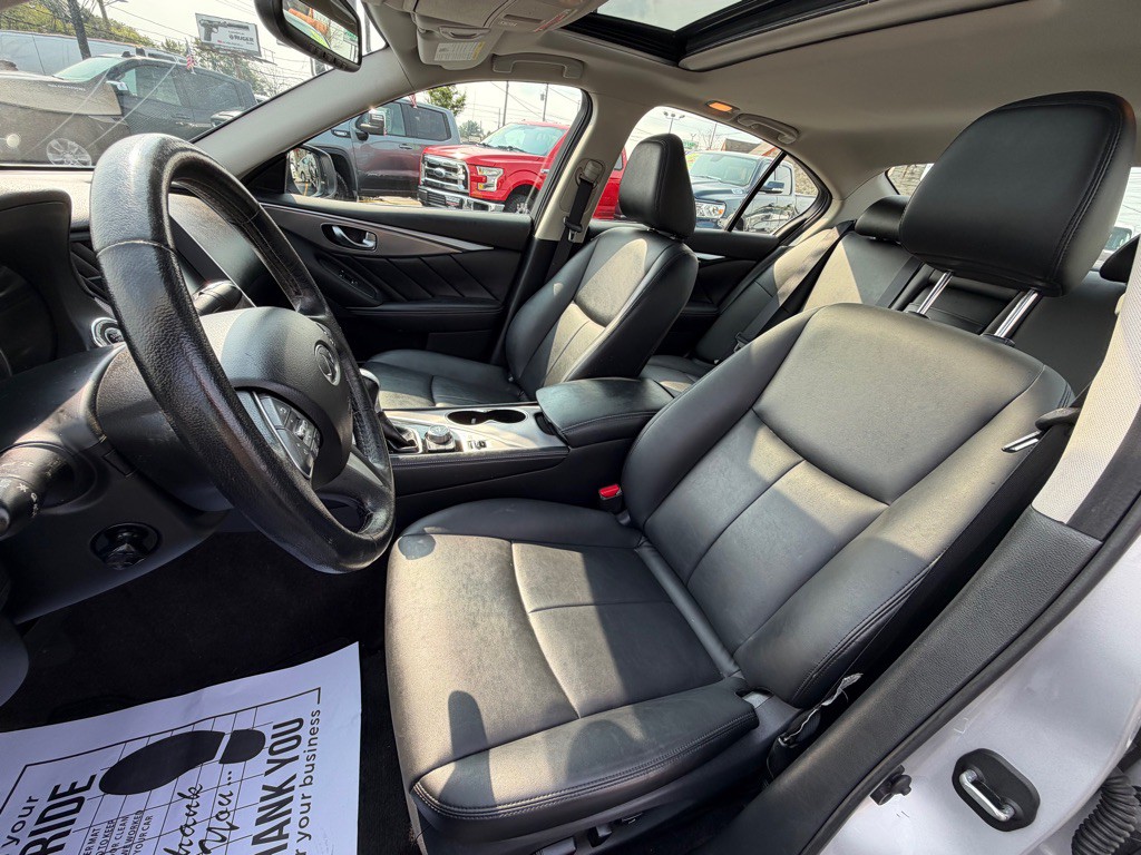 2016 INFINITI Q50 Image 15