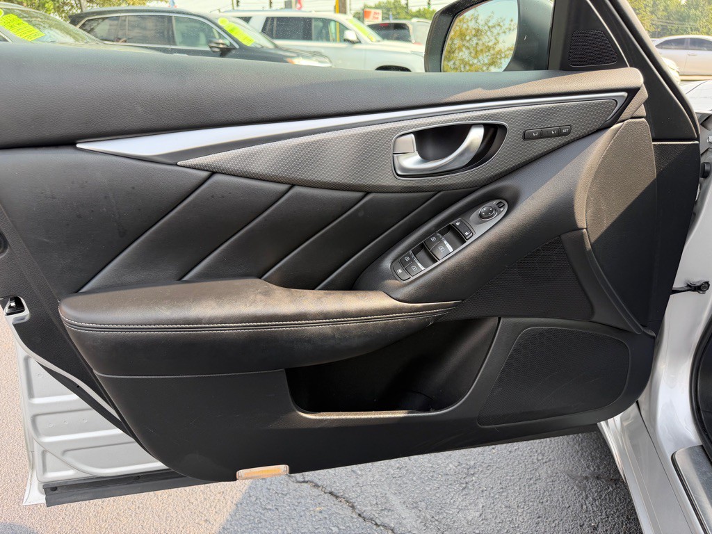 2016 INFINITI Q50 Image 16