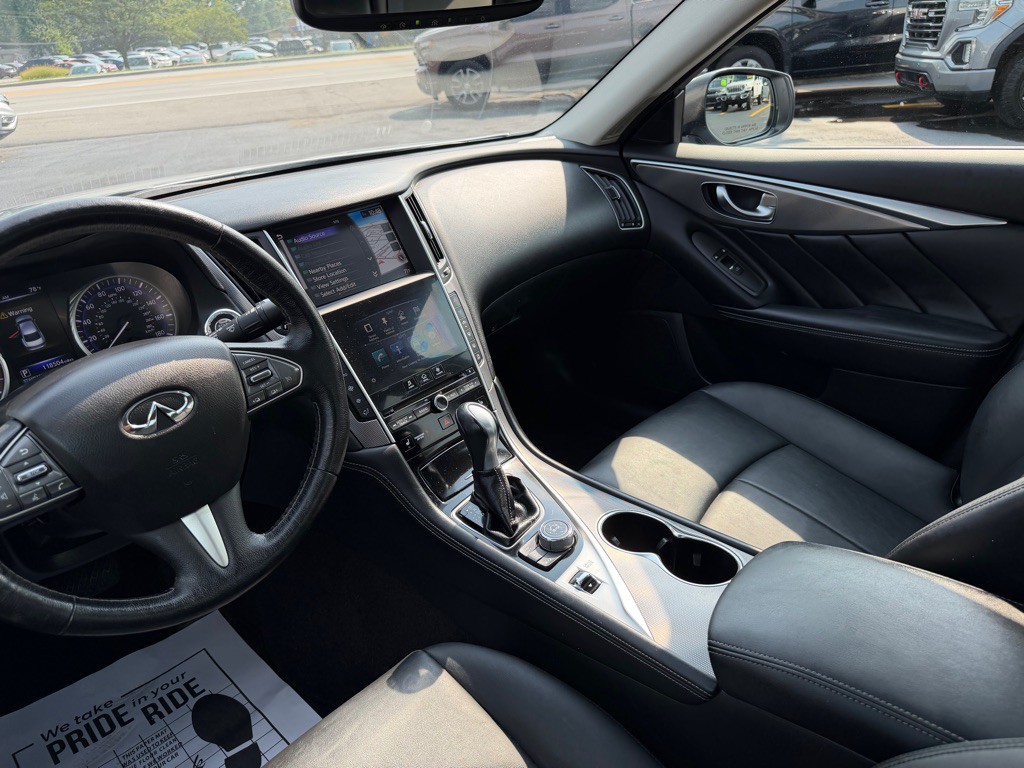 2016 INFINITI Q50 Image 17