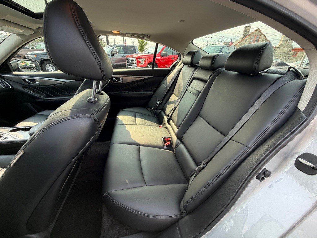 2016 INFINITI Q50 Image 18