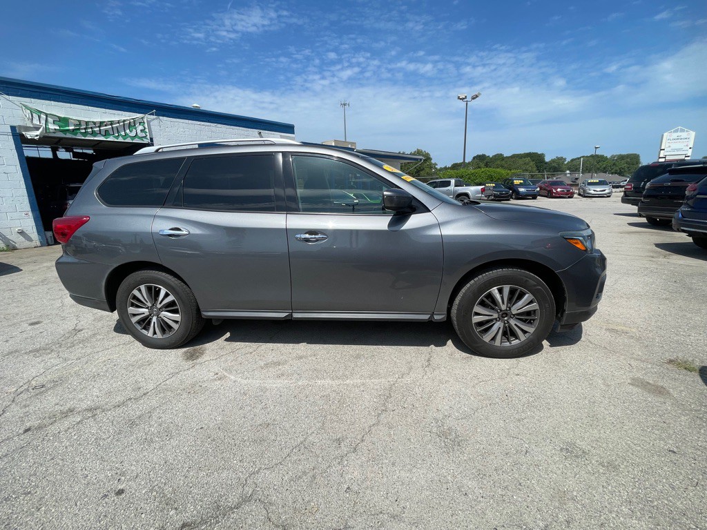 2018 Nissan Pathfinder Image 4