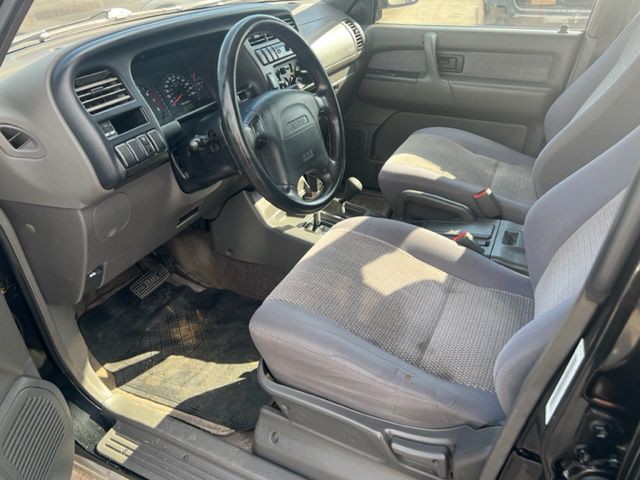 1999 Isuzu Trooper Image 9