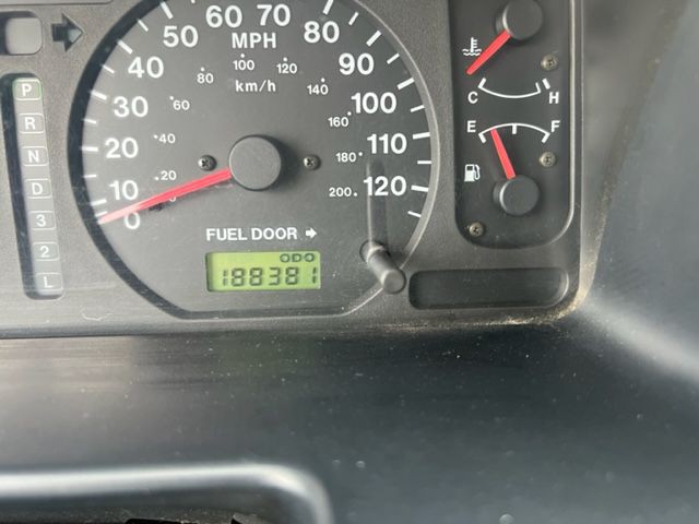 1999 Isuzu Trooper Image 13