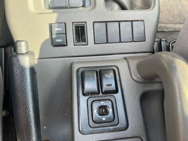 1999 Isuzu Trooper Image 15