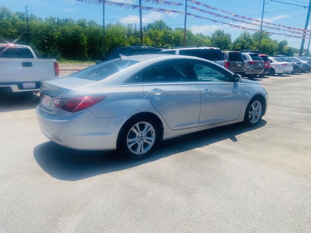 2011 Hyundai Sonata Image 3