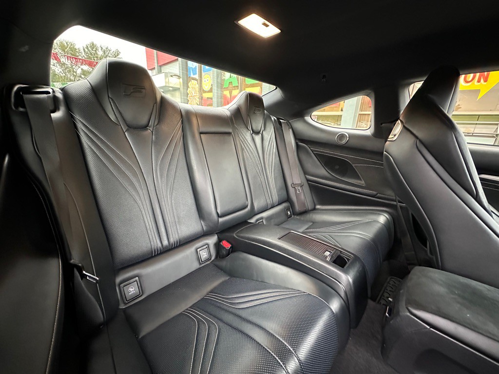 2015 Lexus RC F Image 32