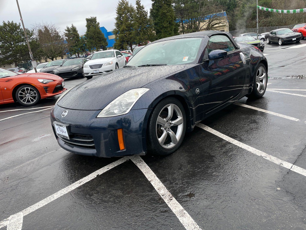 2007 Nissan 350Z Image 2
