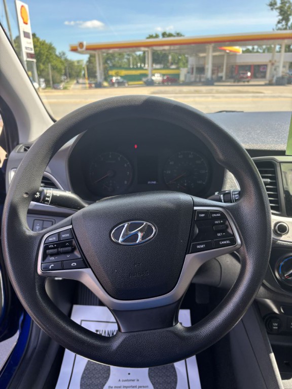 2021 Hyundai Accent Image 10