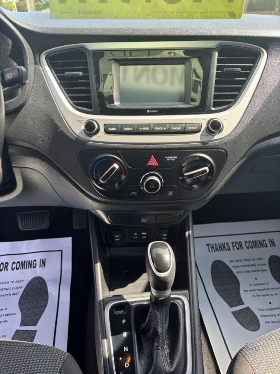 2021 Hyundai Accent Image 11