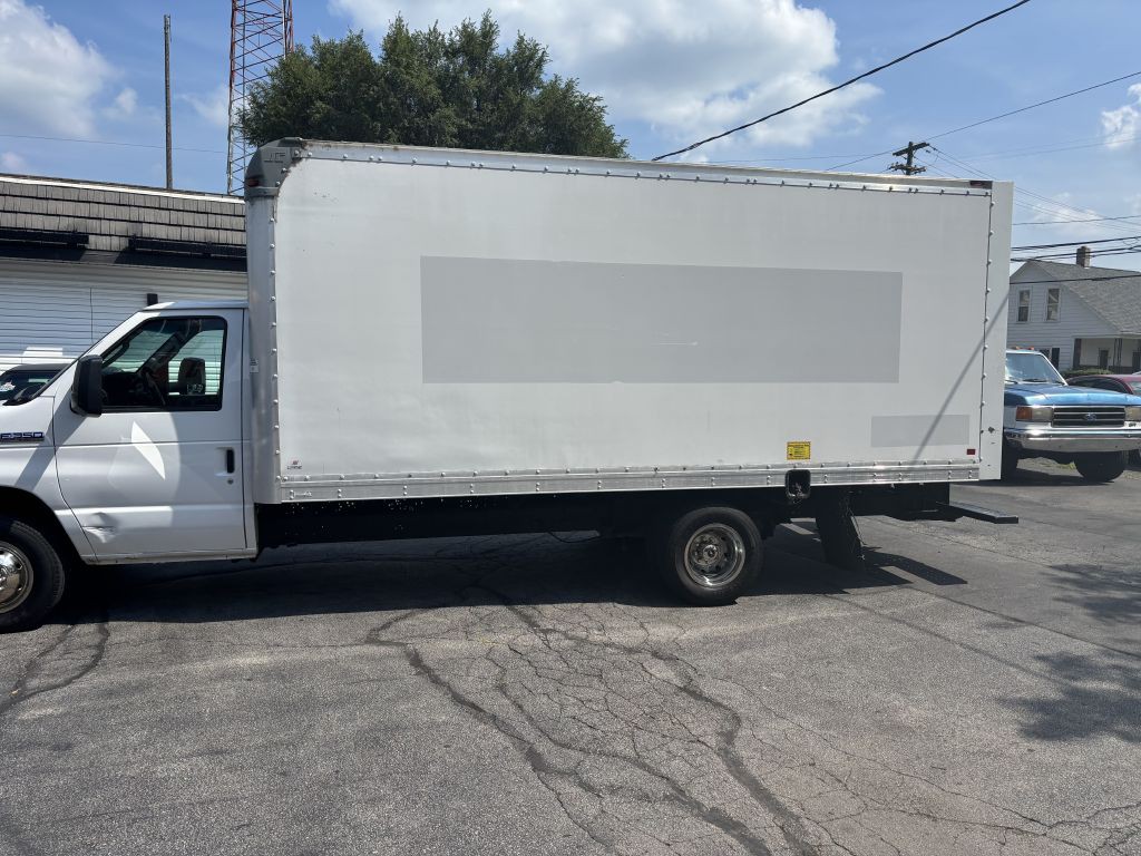 2017 Ford Econoline Image 4