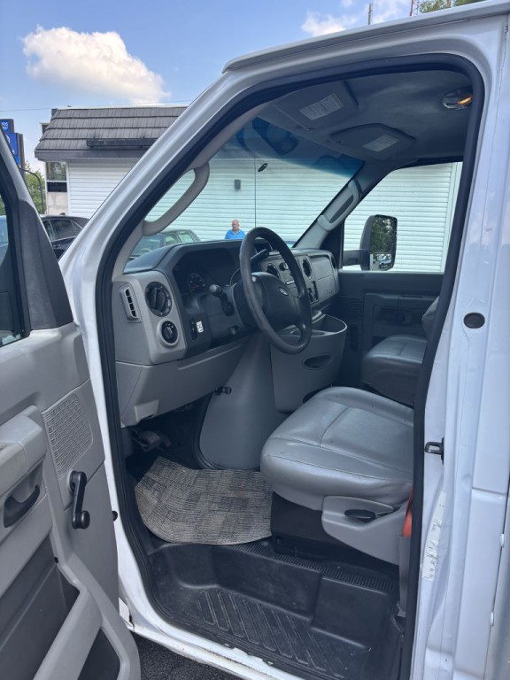2017 Ford Econoline Image 10