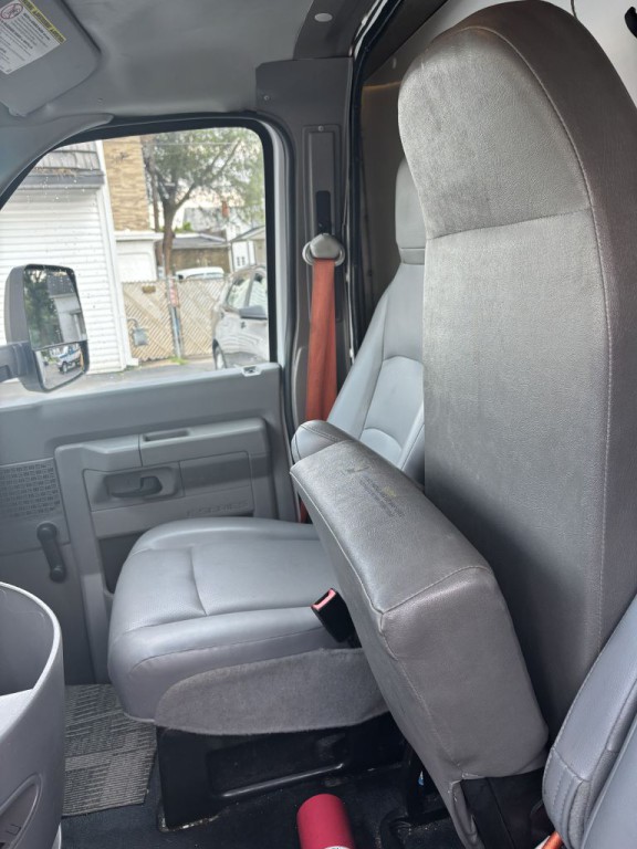 2017 Ford Econoline Image 13