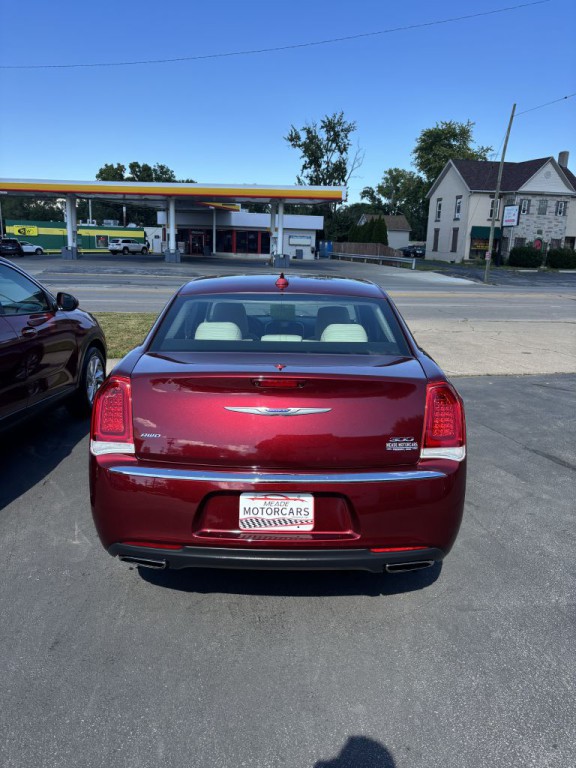 2018 Chrysler 300 Image 5