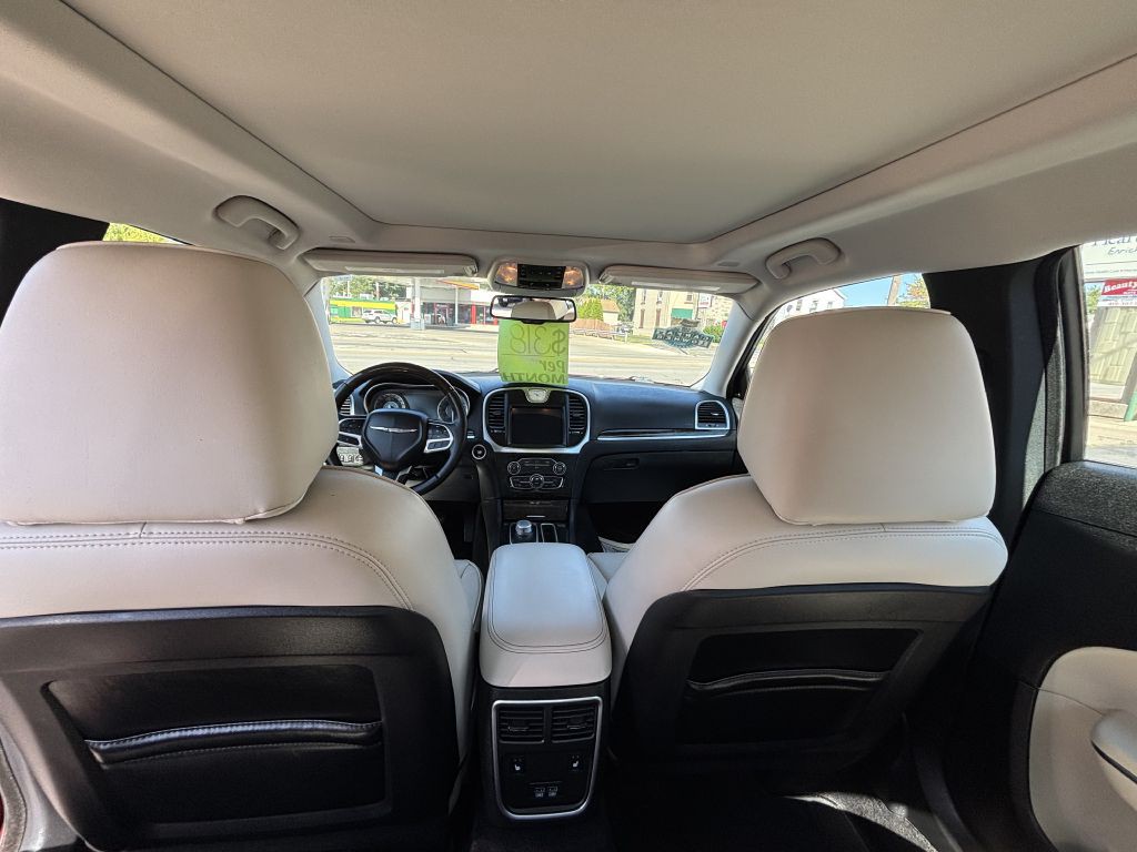 2018 Chrysler 300 Image 15