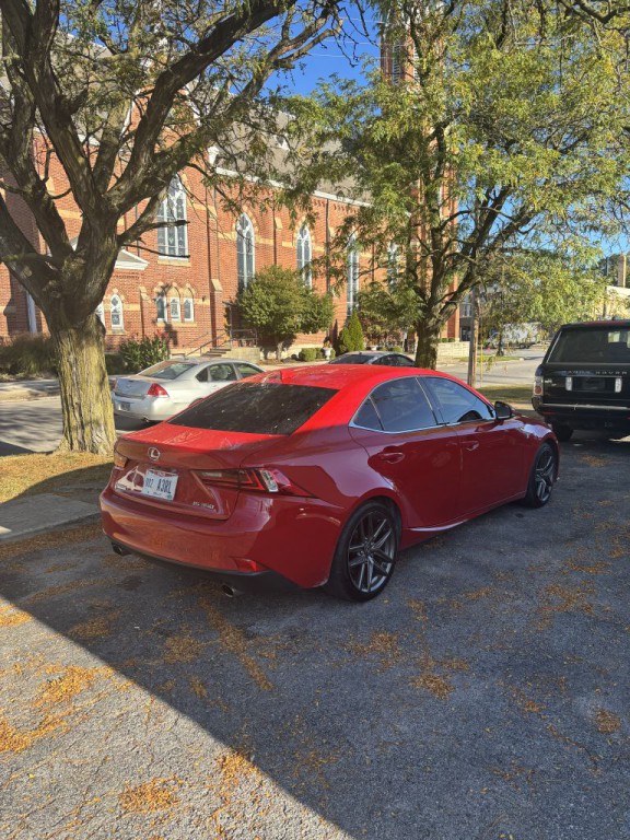 2016 Lexus IS Image 4