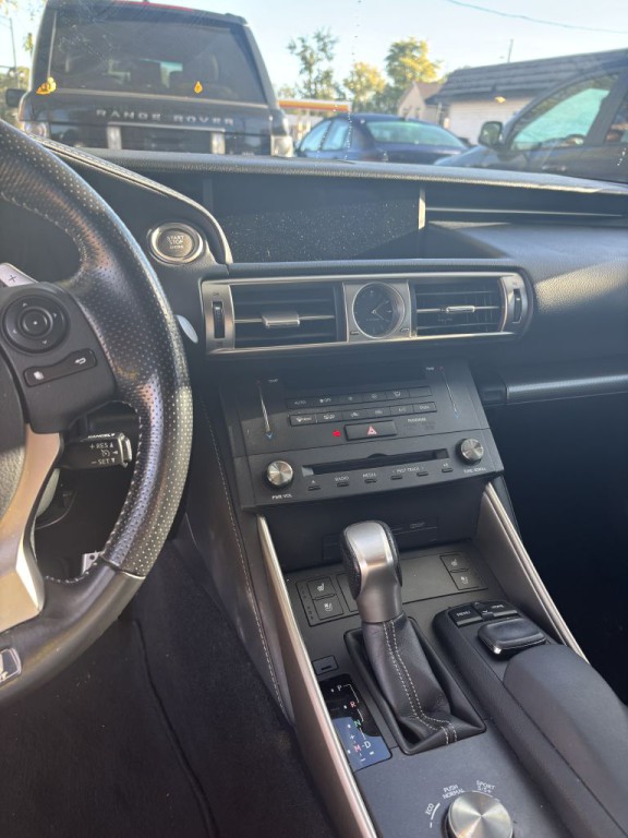 2016 Lexus IS Image 9