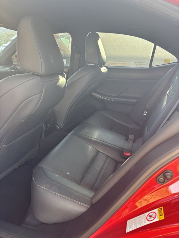 2016 Lexus IS Image 11