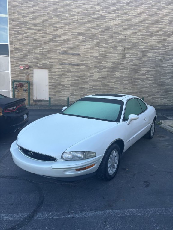1998 Buick Riviera Image 2