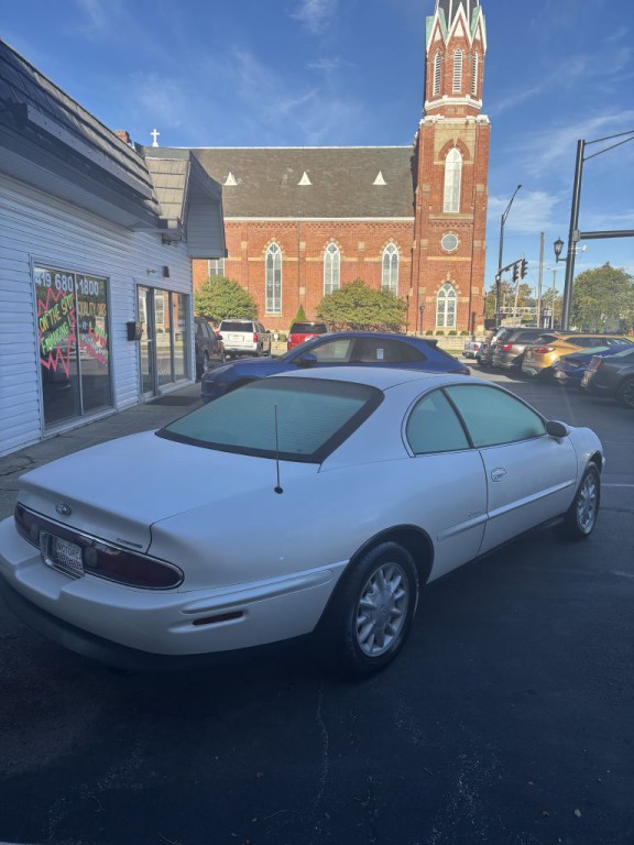 1998 Buick Riviera Image 4