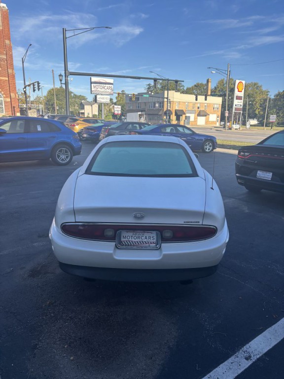 1998 Buick Riviera Image 5