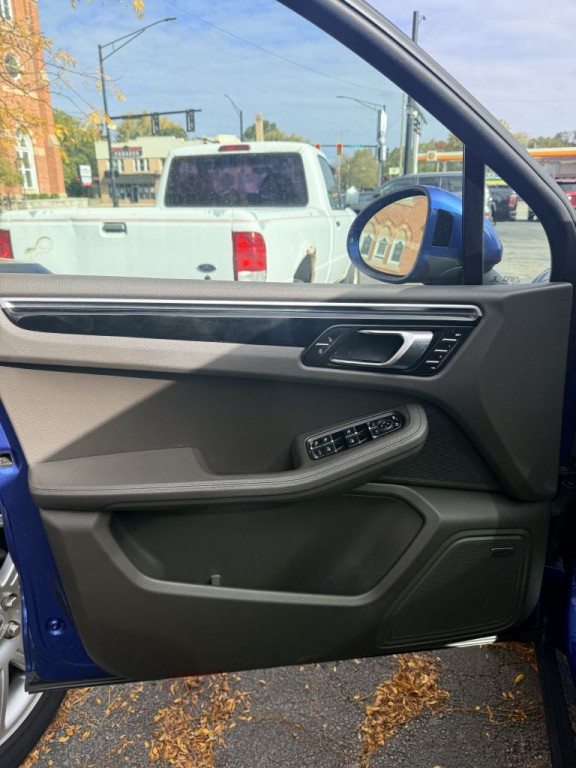 2018 Porsche Macan Image 6